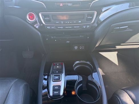 Used 2021 Honda Pilot Touring image 15