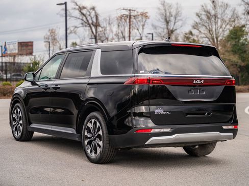 Used 2024 Kia Carnival EX image 5