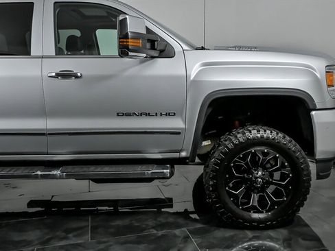 Used 2018 GMC Sierra 2500 Denali w/ Duramax Plus Package AWD/4WD image 11
