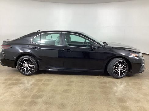 Used 2022 Toyota Camry SE FWD image 5