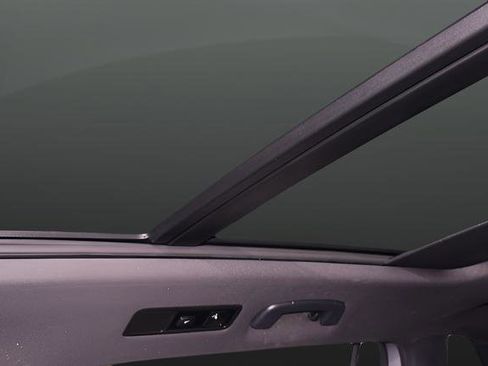 Certified 2022 Volkswagen Tiguan SE R-Line FWD image 23