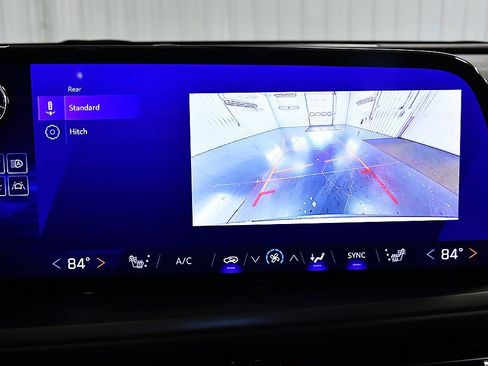 Used 2025 Chevrolet Traverse LT image 22