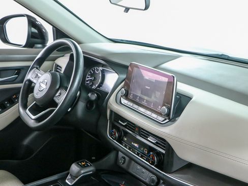 Used 2024 Nissan Rogue SV FWD image 25