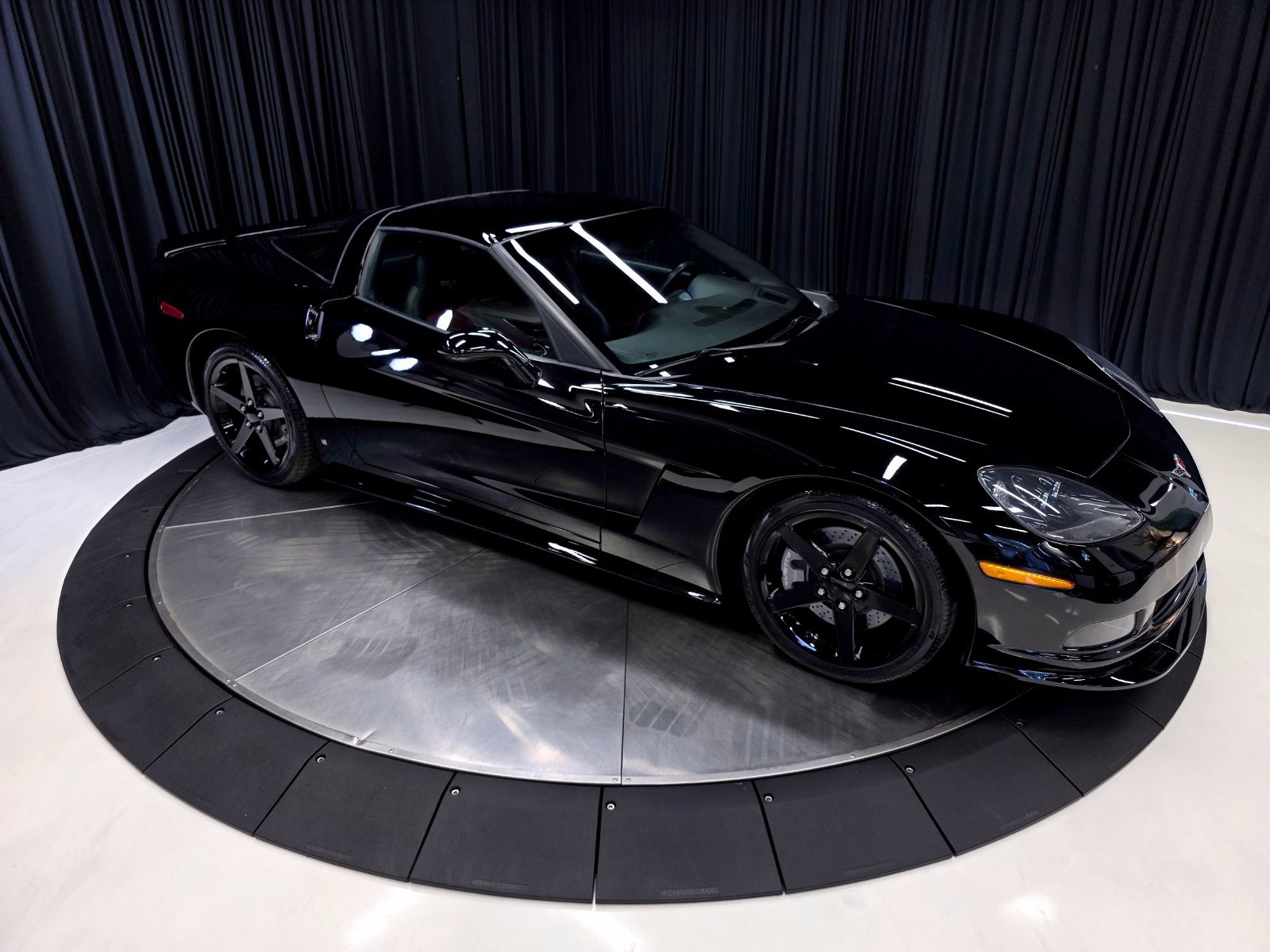 Used 2007 Chevrolet Corvette Coupe w/ Preferred Equipment Group RWD image 43