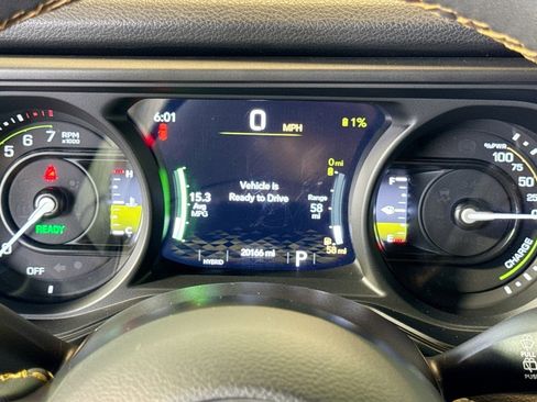 Used 2024 Jeep Wrangler Unlimited image 12