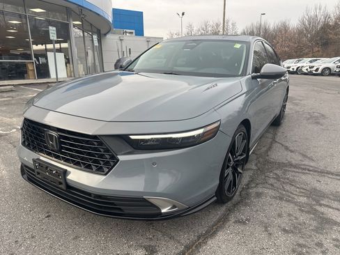Used 2023 Honda Accord Touring image 1