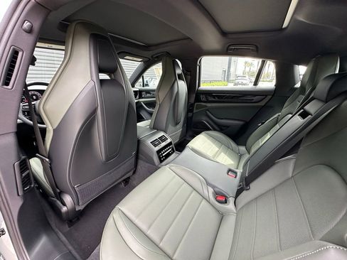 Used 2025 Porsche Panamera RWD image 29