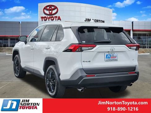 Used 2022 Toyota RAV4 LE FWD image 7