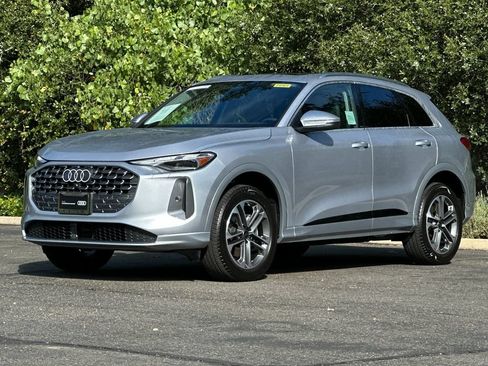 Certified 2025 Audi Q5 Premium w/ Convenience Package AWD/4WD image 11