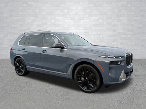 Used 2023 BMW X7 xDrive40i w/ Executive Package image 2