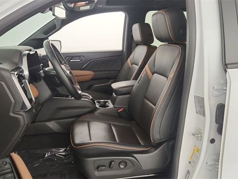 Used 2023 GMC Canyon AT4 w/ LPO, Sports Bar Package image 10