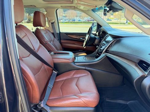 Used 2017 Cadillac Escalade ESV Luxury AWD/4WD image 20