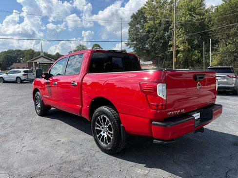 Used 2021 Nissan Titan SV w/ SV Convenience Package image 5
