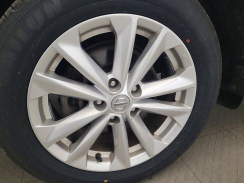 Used 2017 Nissan Rogue Sport SV w/ SV Premium Package image 31