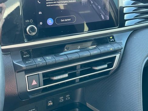 Used 2025 Toyota Camry SE image 17