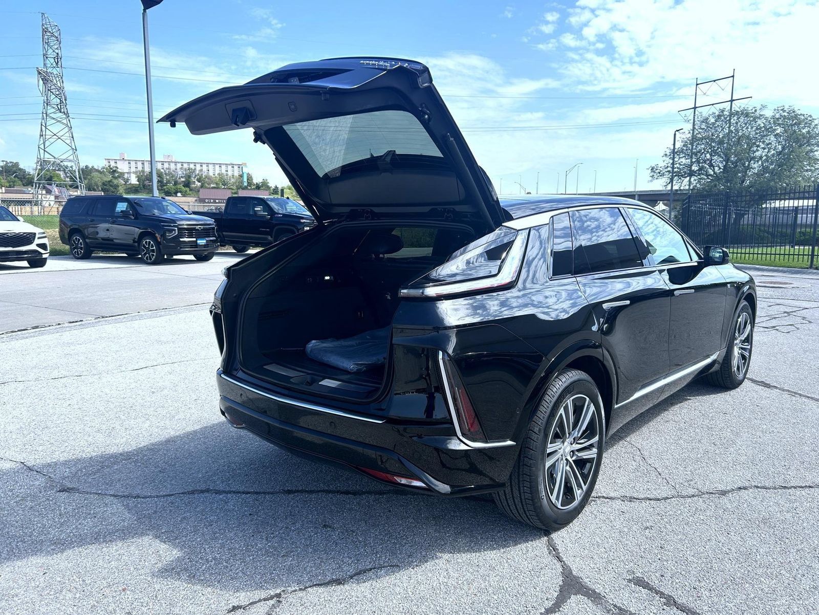Certified 2026 Cadillac Lyriq Premium Luxury w/ LPO, Floor Liner Package AWD/4WD image 22