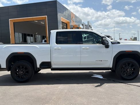 Used 2025 GMC Sierra 2500 AT4 w/ AT4 Premium Plus Package AWD/4WD image 4