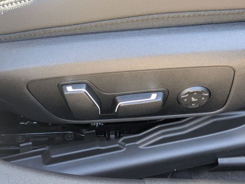 Used 2025 BMW 330i Sedan w/ Convenience Package image 38