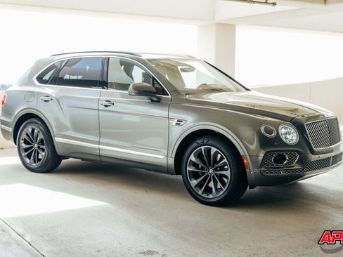 Used 2017 Bentley Bentayga image 56