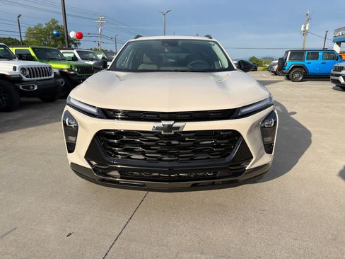 New 2026 Chevrolet Trax ACTIV w/ Sunroof Package FWD image 3