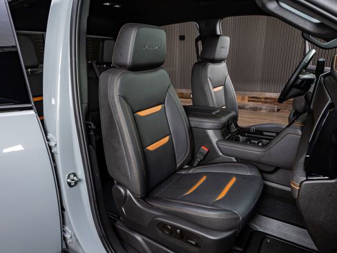 Used 2025 GMC Sierra 2500 AT4 w/ Technology Package image 31