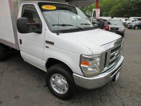 Used 2013 Ford E-350 and Econoline 350 Super Duty w/ PWR Locks & Windows Group RWD image 28