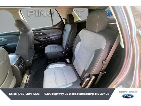 Used 2020 Chevrolet Traverse LT FWD image 19