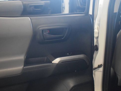 Used 2017 Toyota Tacoma SR5 RWD image 70