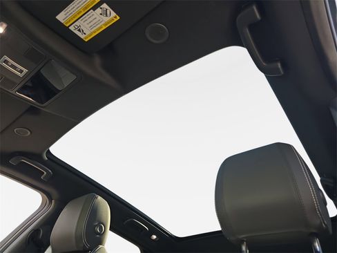 Certified 2025 Land Rover Discovery Sport Dynamic SE image 30