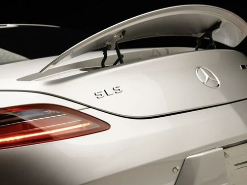 Used 2011 Mercedes-Benz SLS AMG Coupe image 22