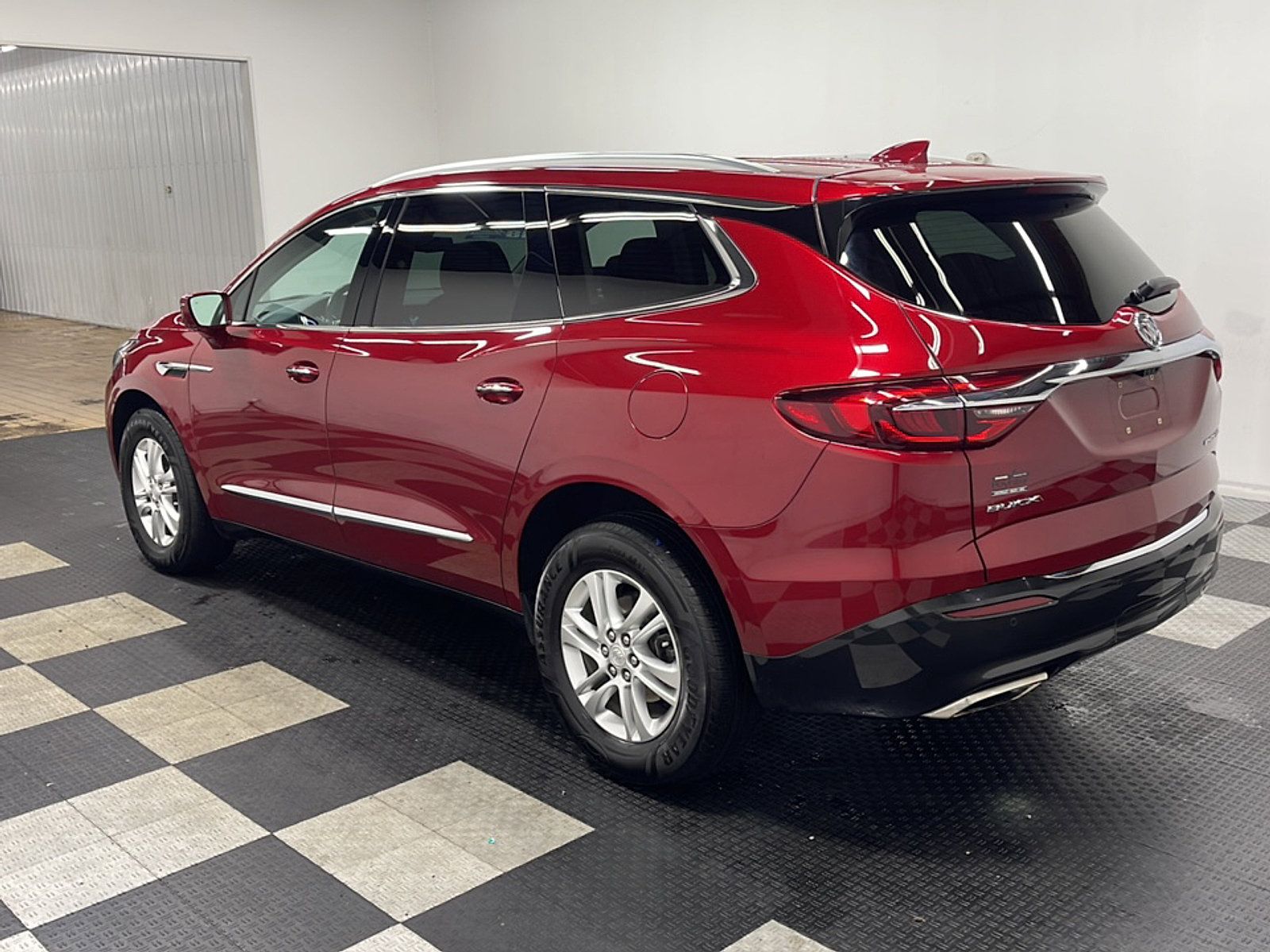 Used 2018 Buick Enclave Essence FWD image 17