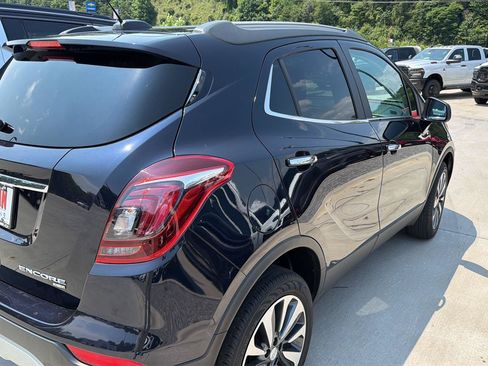 Used 2022 Buick Encore Preferred w/ Safety Package AWD/4WD image 4