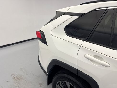 Used 2022 Toyota RAV4 XLE Premium AWD/4WD image 23