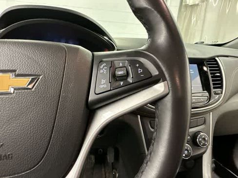 Used 2019 Chevrolet Trax LT w/ LT Convenience Package image 8