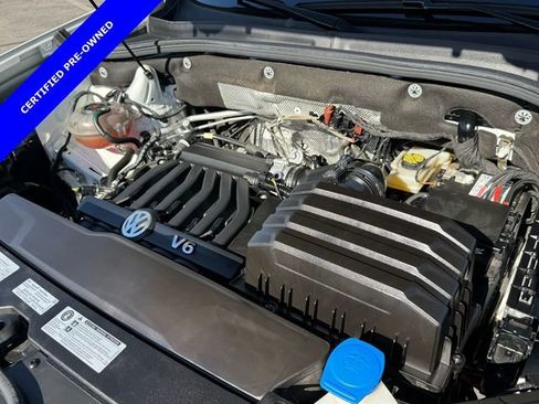 Certified 2020 Volkswagen Atlas Cross Sport SE w/ Towing Package image 17