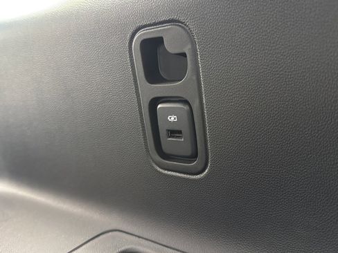 Used 2023 Chevrolet Traverse LT image 23