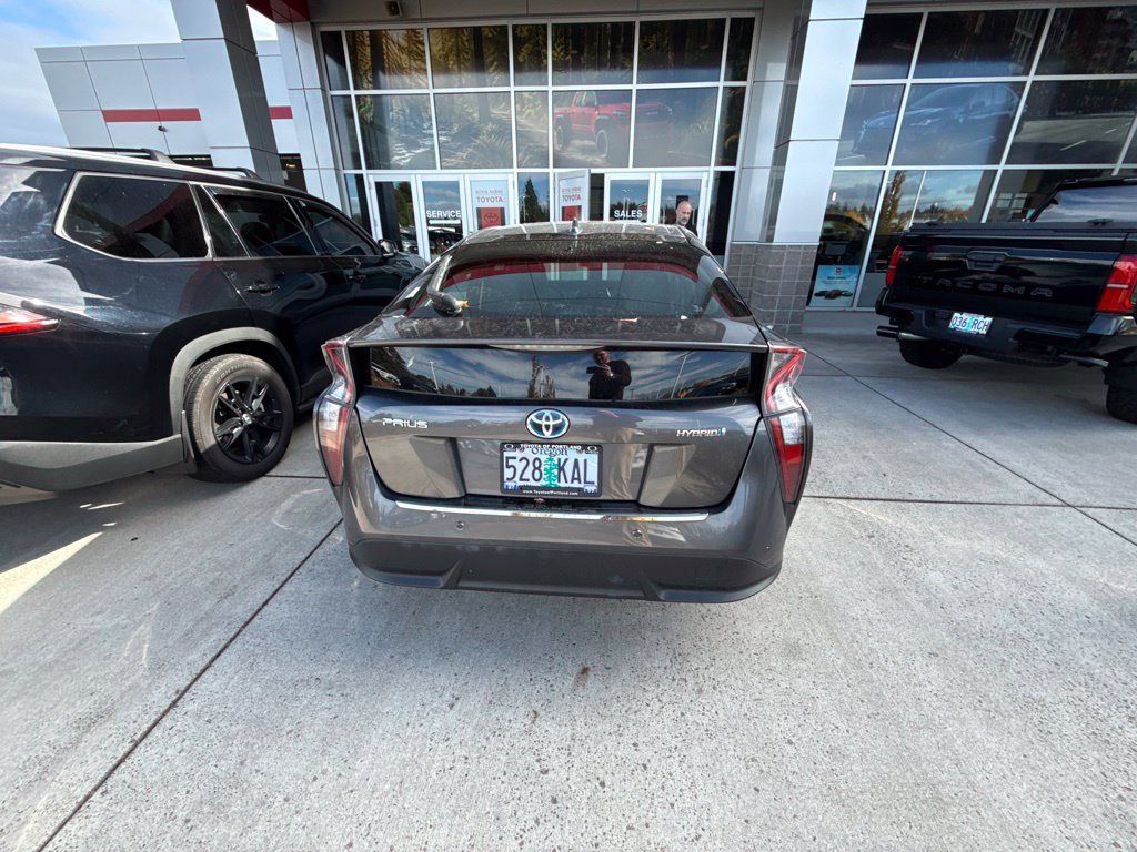 Used 2017 Toyota Prius Three Touring FWD image 6