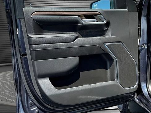 Used 2023 Chevrolet Silverado 1500 LT w/ Z71 Off-Road Package AWD/4WD image 20