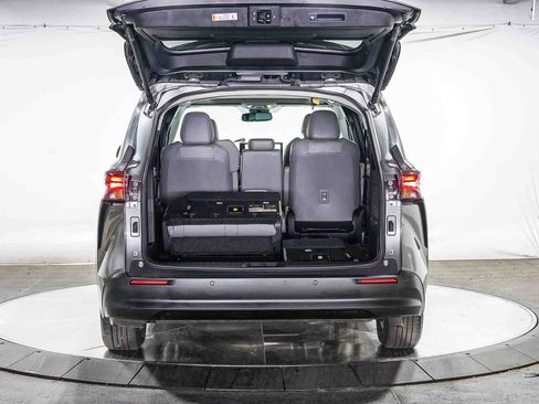 Certified 2026 Toyota Sienna XLE FWD image 28