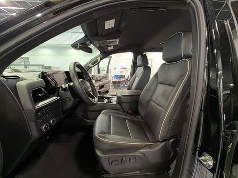 Used 2025 Chevrolet Tahoe Premier AWD/4WD image 11