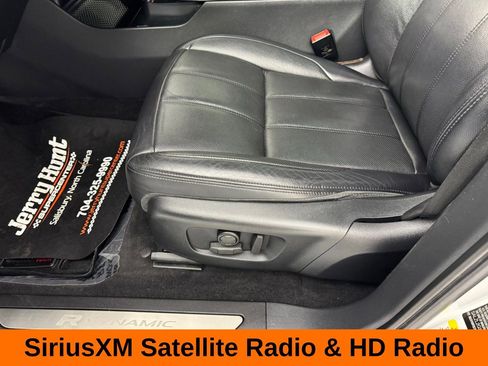 Used 2020 Land Rover Range Rover Evoque R-Dynamic SE image 14