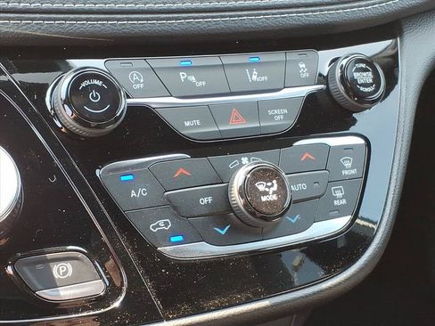 New 2027 Chrysler Pacifica Select FWD image 31