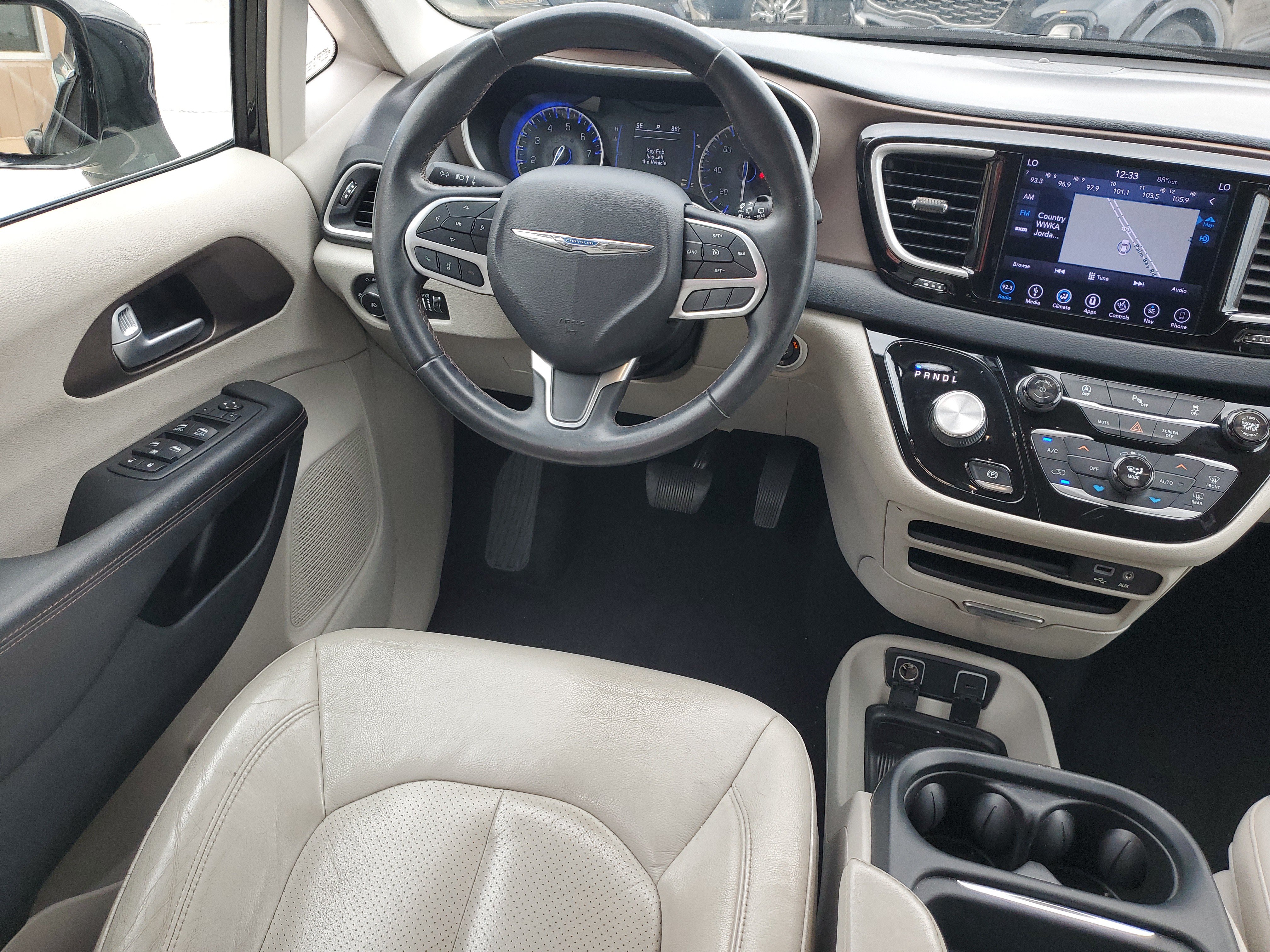 Used 2018 Chrysler Pacifica Touring-L FWD image 11