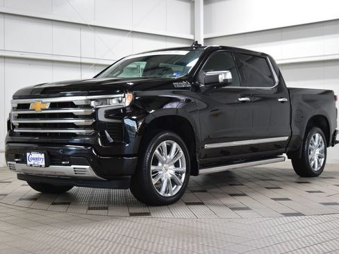 Used 2024 Chevrolet Silverado 1500 High Country w/ High Country Premium Package AWD/4WD image 3