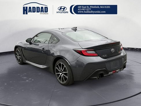 Used 2025 Toyota GR86 w/ ALL Weather Mat Package (TMS) RWD image 3