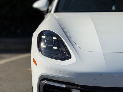 Used 2020 Porsche Panamera image 4