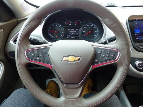 Used 2021 Chevrolet Malibu LS image 25