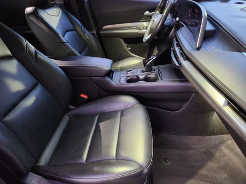 Used 2024 Cadillac XT4 Premium Luxury image 17