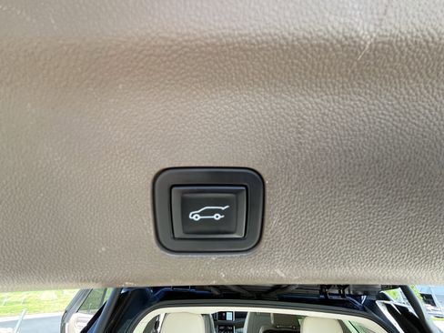 Used 2023 GMC Yukon Denali AWD/4WD image 14