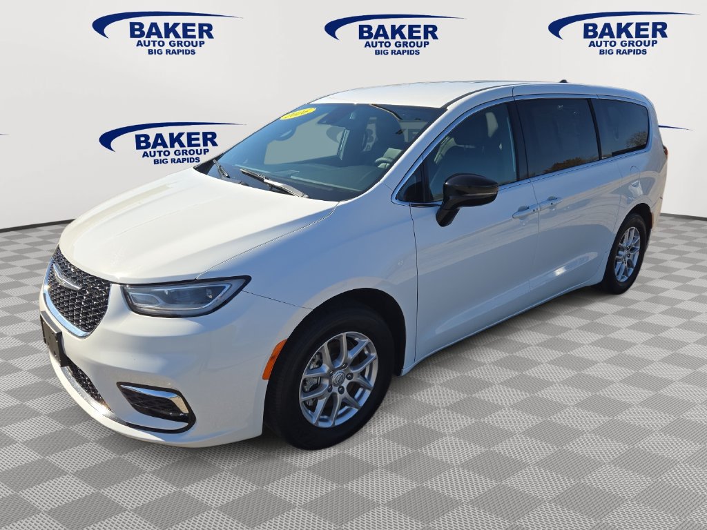 Used 2026 Chrysler Pacifica Select FWD image 8